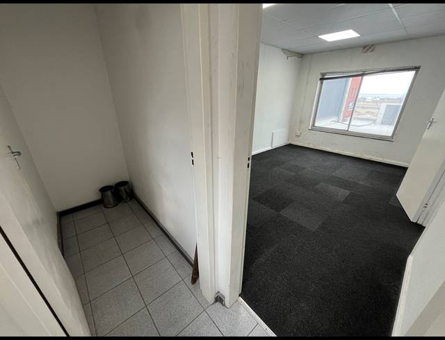 73M² OFFICE TO LET IN PAARDEN EILAND